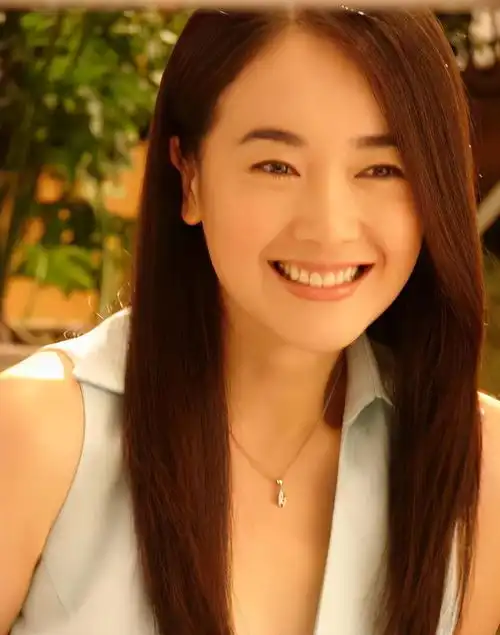 46岁左小青颜值回春,同框45岁秦海璐像隔代人,网友可惜了
