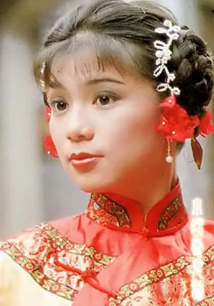 翁美玲古装剧照大集合,在现实中没有穿嫁衣,在戏里实现了
