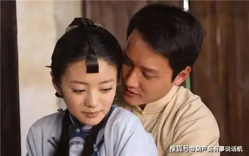 赵丽颖只上到大专,她与冯绍峰,曲终唱罢人离场,唯余看客两茫茫
