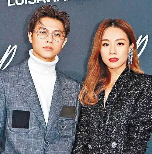 邓丽欣爱得淡定分开当考验
