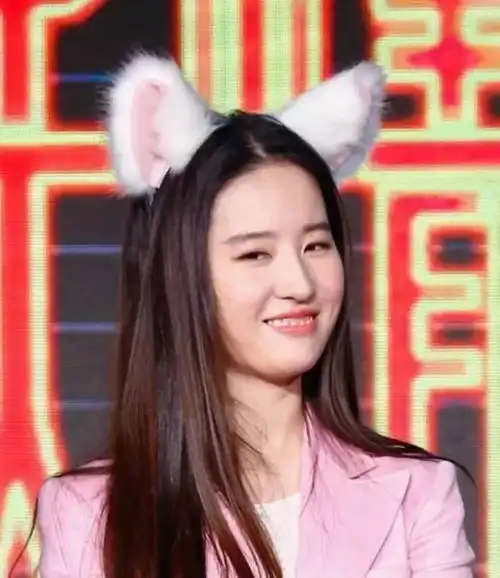 为什么刘亦菲那么美,笑起来却很丑