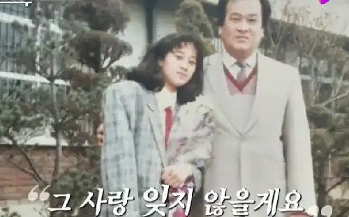 从小美到大咸素媛童年照曝光,妥妥的母胎美女,和妈妈一样漂亮