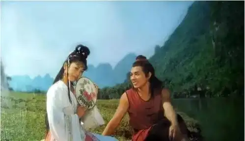 李连杰和前妻黄秋燕合影照曝光,美人已老,输给利智是她一生的痛
