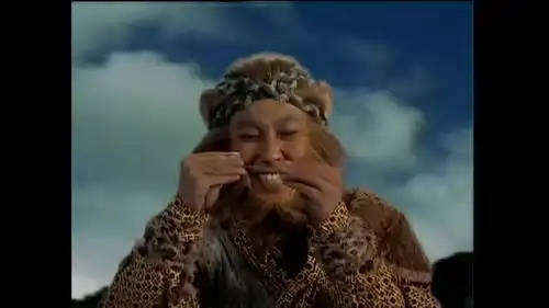 春光灿烂猪八戒孙悟空抢走龙王两个宝贝,龙王讨要却被怒打