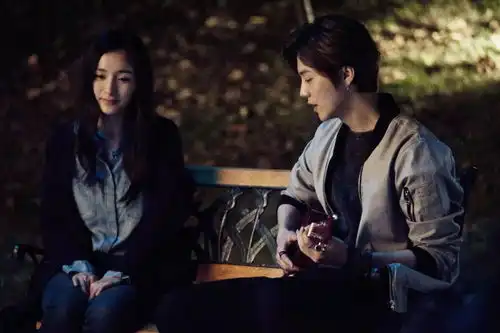 鹿晗为关晓彤庆生破分手谣言,粉丝威胁退票喊委屈
