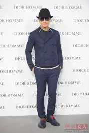 黄晓明带伤看秀邓超红毯热舞大秀星光璀璨