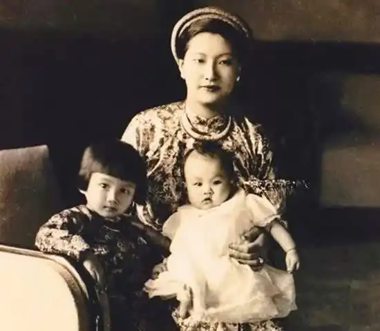 越南末代皇帝和后妃老照片图2皇后温婉迷人,图5王妃打扮时髦

