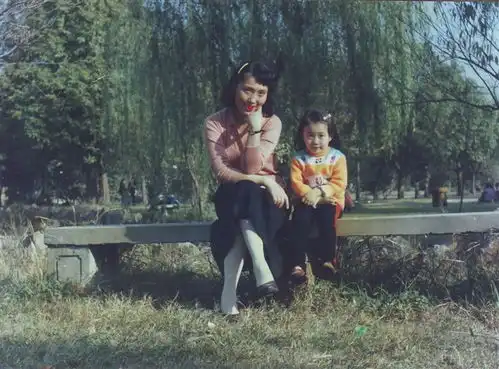 我和妈妈一起去公园玩时拍的照片,后来有次堆糖,美好生活研究所

