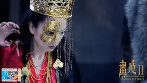 赵薇刀疤脸细节图曝光烈焰红唇金色戴面具出镜
