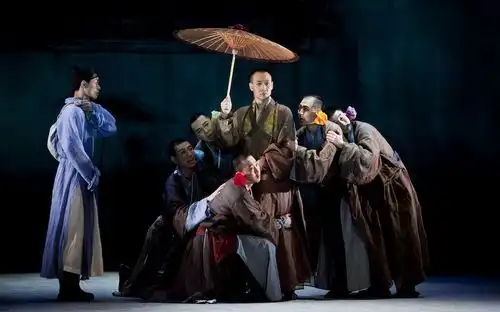 辛柏青率青蛇僧众穿越青岛演四世同堂