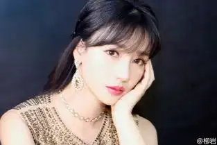 吃吃吃也不胖柳岩面容精致晒性感旗袍照8892607搜狐时尚频道图片库大视野搜狐
