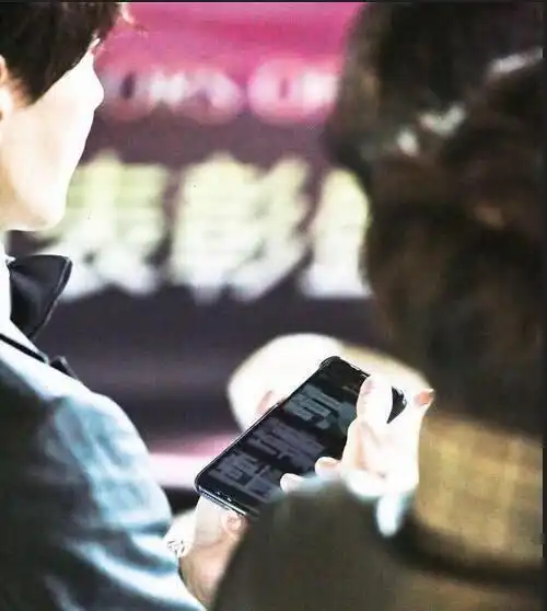 徐正溪聊天内容曝光,某女星吐槽林更新黄晓明,一番言论引热议
