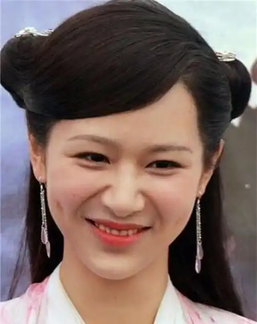 剧照中鼻子露出线头,杨紫自曝因减肥导致脸僵,不满被网友说整容
