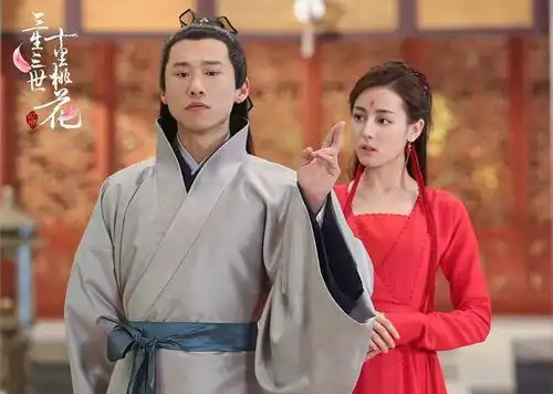 母亲百花奖得主,父亲舞台导演,出道13年7次合作杨幂终翻红