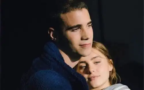 对面的空楼就像一个谜二湘空间