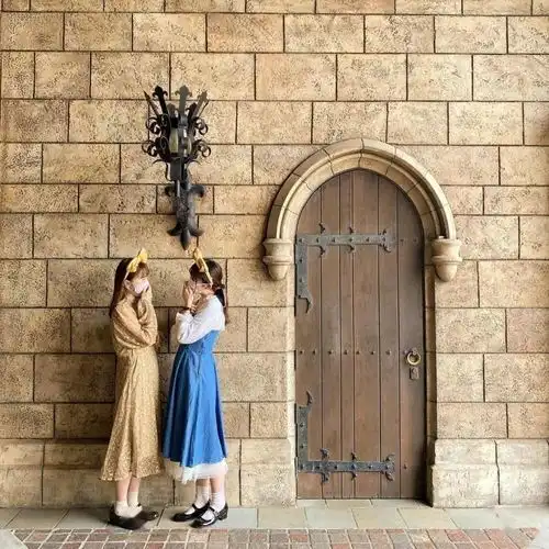 迪士尼乐园美女与野兽园区穿搭特辑必拍景点设施体验一次公开
