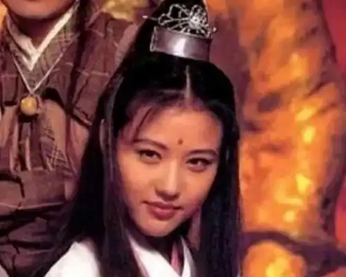 周海媚面部分析
