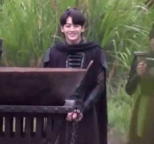 斗破苍穹2开拍,何洛洛炎帝路透照曝光,暴露其真实演技
