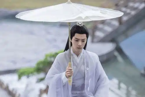 肖战新剧正式杀青玉骨遥中白衣翩翩孤高清冷的扮相真的太好看了