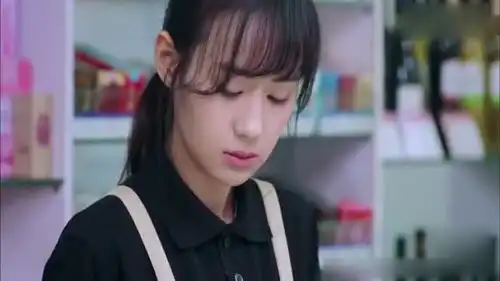 十五年等待候鸟大学毕业,黎璃红唇高跟职场打拼,变得不一样了
