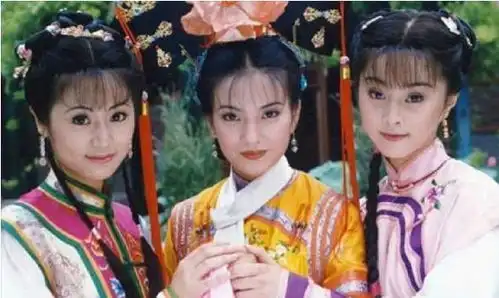 20年过去了,小燕子成了富婆,金锁成了范爷,只有她还在坐公交