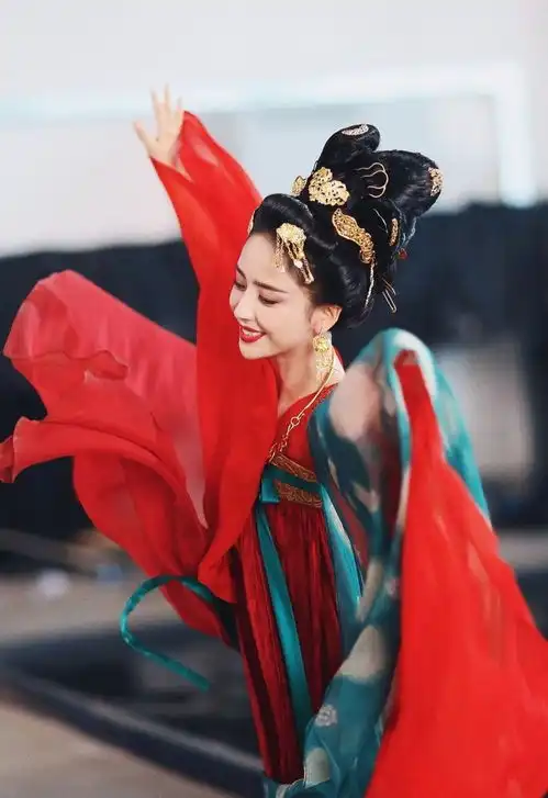 佟丽娅古装造型绝美,用倾国倾城来形容一点也不夸张,最后一张是亮点