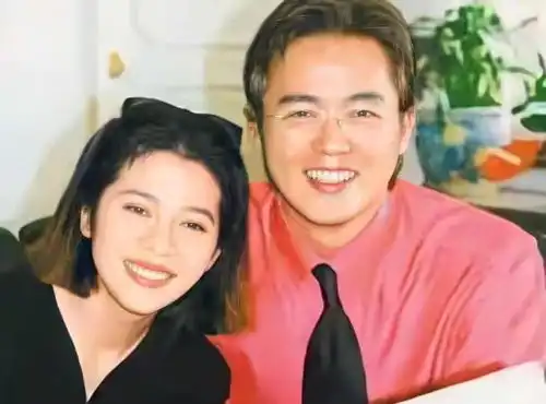 张庭当众痛哭后,曾哲贞与林瑞阳离婚,她和一双儿女近况如何