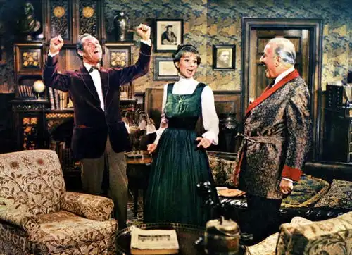 探析电影窈窕淑女中多元认同的发生逻辑及语言内容的妙用