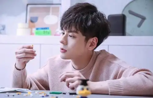 完美先生收官后,魏哲鸣又一甜宠剧将袭,女主胡意旋甜美可爱