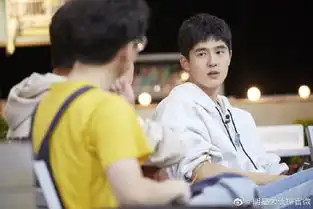 组图刘昊然灰色卫衣搭牛仔裤干净清爽浅笑露虎牙少年感满满
