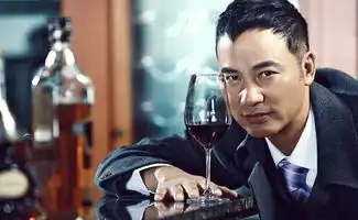 娱乐圈的龙头,打过曾志伟,让成龙下跪却不敢得罪这三人