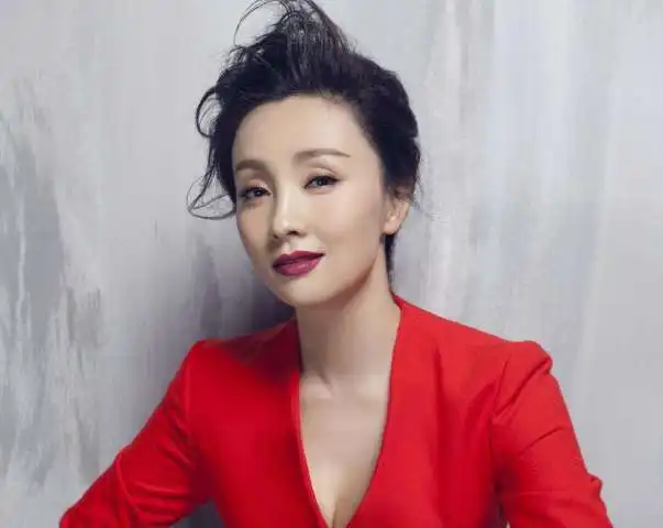 看了陶虹年轻时的照片,终于明白为何徐峥从不晒自己老婆
