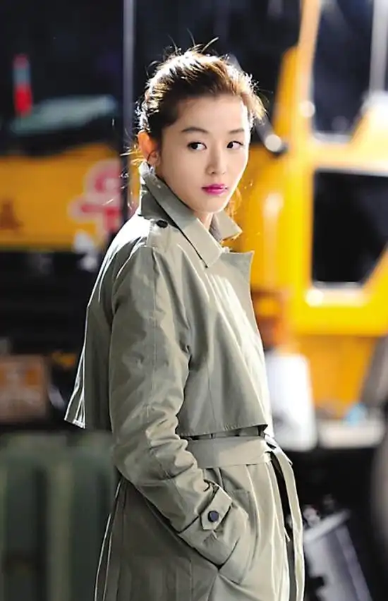 全智贤来自星星的你中着装奢华图
