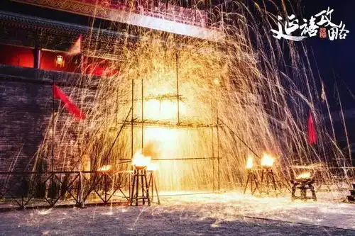 当于正摒弃高饱和的色块堆砌,拾起文化的内核......