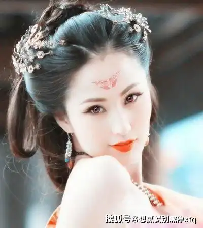 知名艳星改了名字,卷土重来成清纯玉女,开办公司成身家亿万富婆
