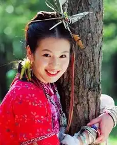 刚出道很美但很快就长残的女明星里,最惨不忍赌的一个就是黄奕

