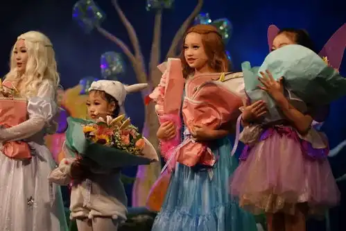 儿童舞台剧爱丽丝梦游仙境暑期在古兜温泉小镇强势登陆啦
