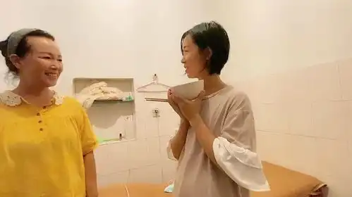 抑郁症流浪女和男朋友分手,要流浪大姐做她的妈妈她说有安全感,
