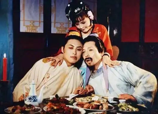 红楼梦中,尤老娘为何对尤氏姐妹过火的行为不闻不问
