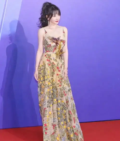 撕掉性感标签,找回高级感,38岁的柳岩新造型美到睁不开眼