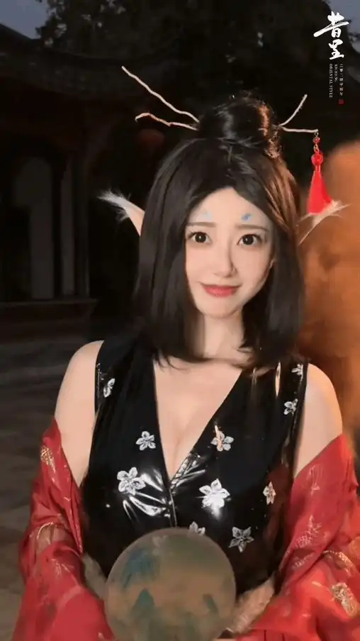 黑神话萍萍演员本人仿妆娇嗔小狐狸可爱无比