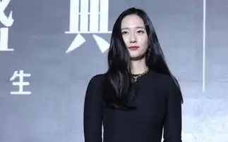 云红毯第一人诞生了,明星红毯秀又有了新玩法
