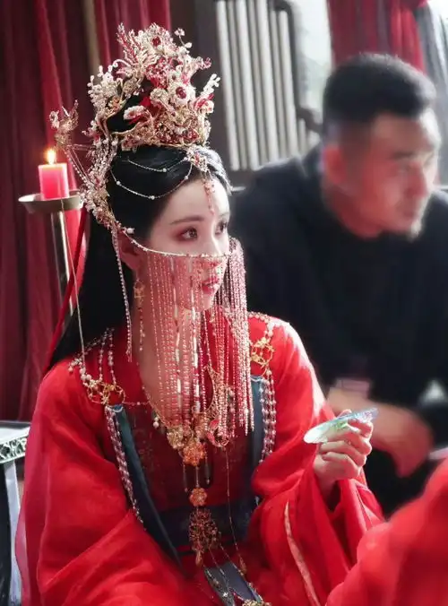女演员长相很重要,看了50岁王艳的古装登场,才懂岁月不败真美人
