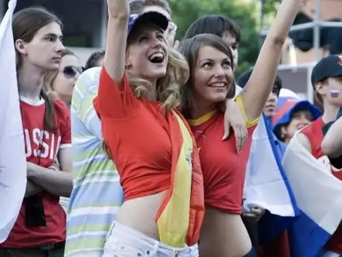 国内摄影师图片让你觉得这届女球迷不行国外摄影师作品活色生香
