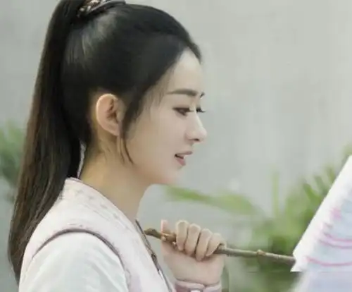 赵丽颖周翡晒少女照,当照片放大十倍,确定赵丽颖是33岁
