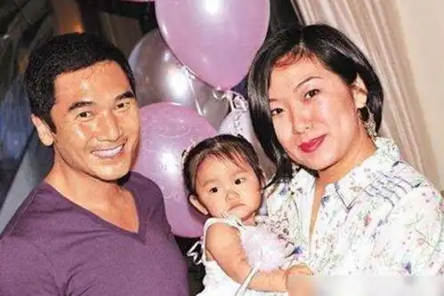 与无盐港姐奉子成婚,方中信结婚12年,被吐槽来世不做夫妻
