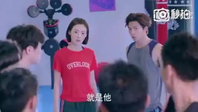 甜蜜暴击鹿晗为弟弟妹妹买来好吃的,看到他们的画心里暖暖的