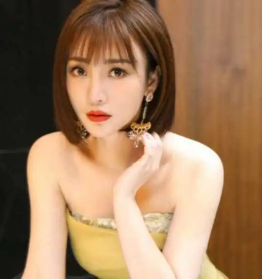 40岁柳岩为何无人敢娶当看到半蹲照后,网友我们不配