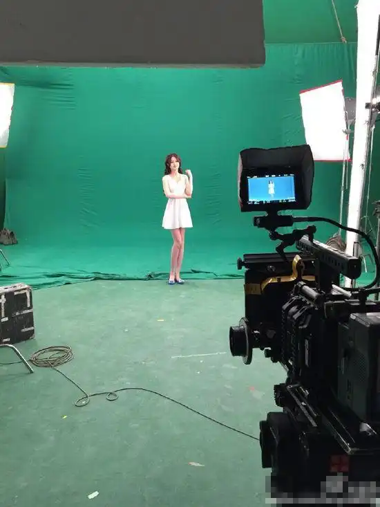 亚洲第一3d女神有颜有身材事业线挡不住
