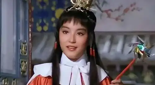 贾宝玉林黛玉初见,新版旧版红楼梦对比,差距一眼明了
